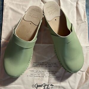 Beautiful Vegan Apple Skin Da Vinci Clogs from Good Guys don’t wear leather